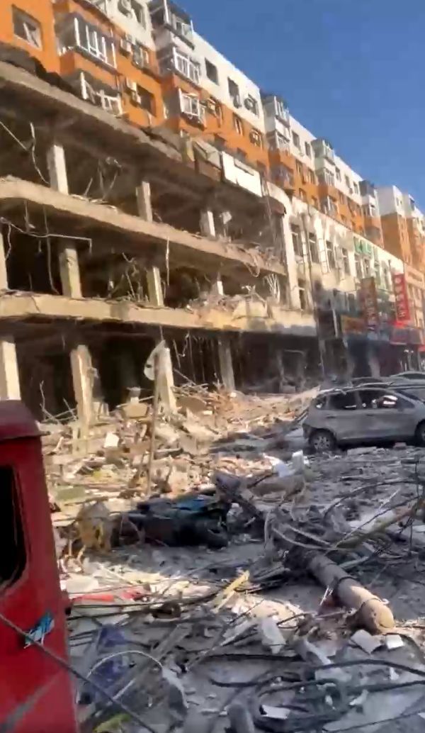 突發(fā)！沈陽一飯店燃氣爆炸，半條街成廢墟(圖2)